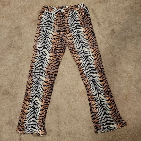 Tiger Plisse Long Sleeve Top With Bottoms Set - Picture 4 of 6